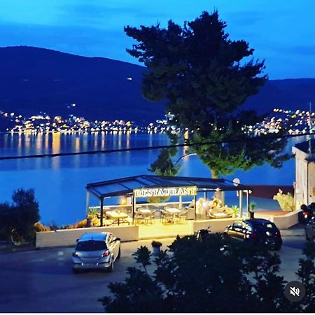 Copacabana Beach Apartments Trogir Ngoại thất bức ảnh