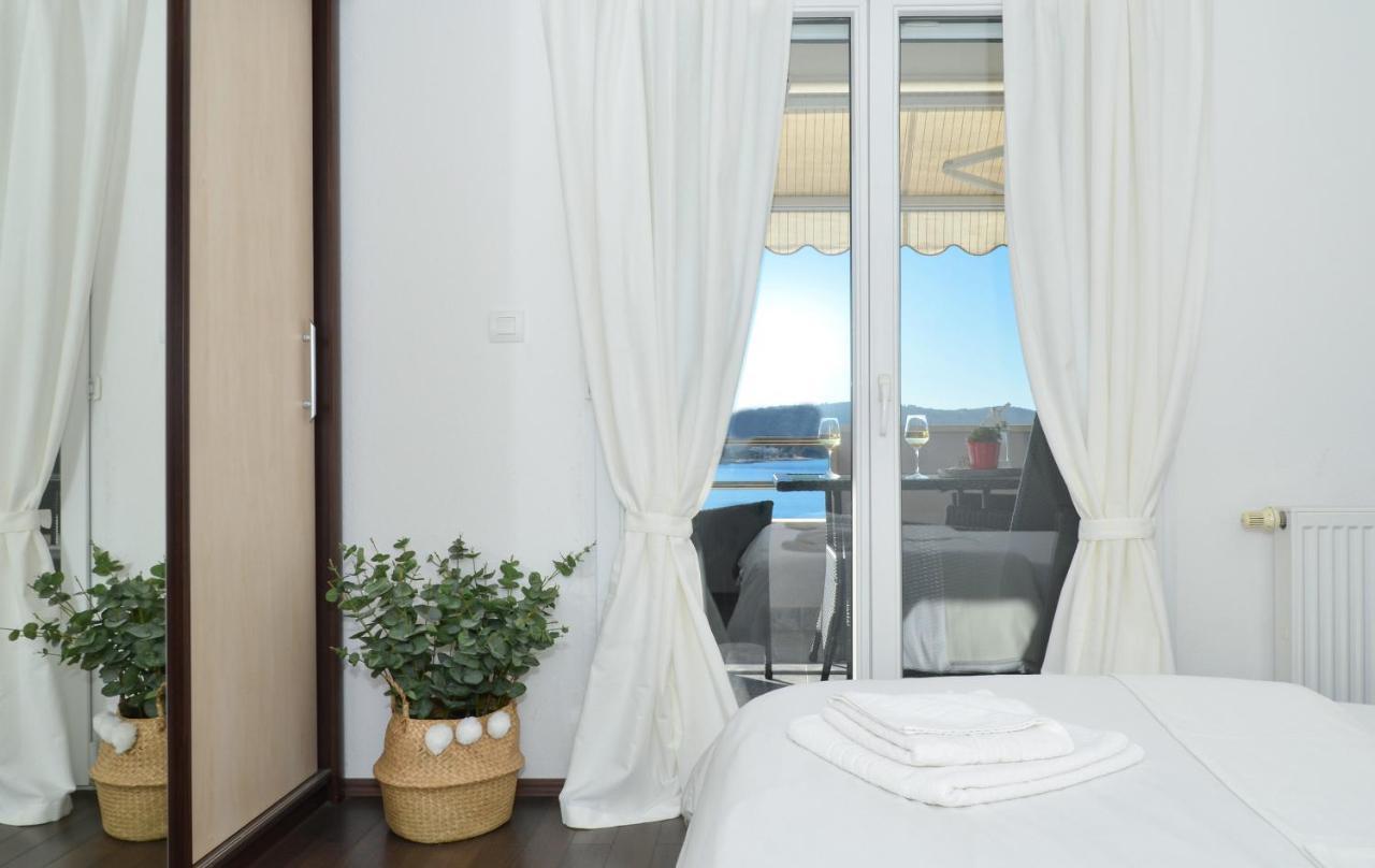 Copacabana Beach Apartments Trogir Ngoại thất bức ảnh