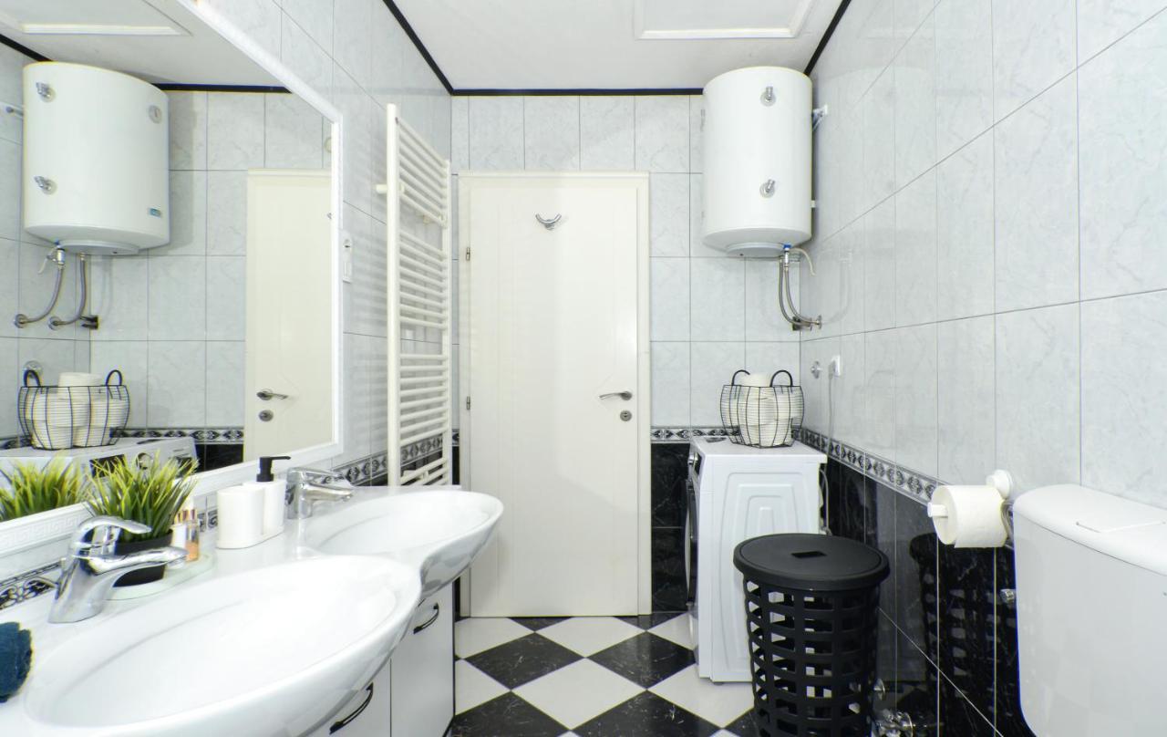 Copacabana Beach Apartments Trogir Ngoại thất bức ảnh