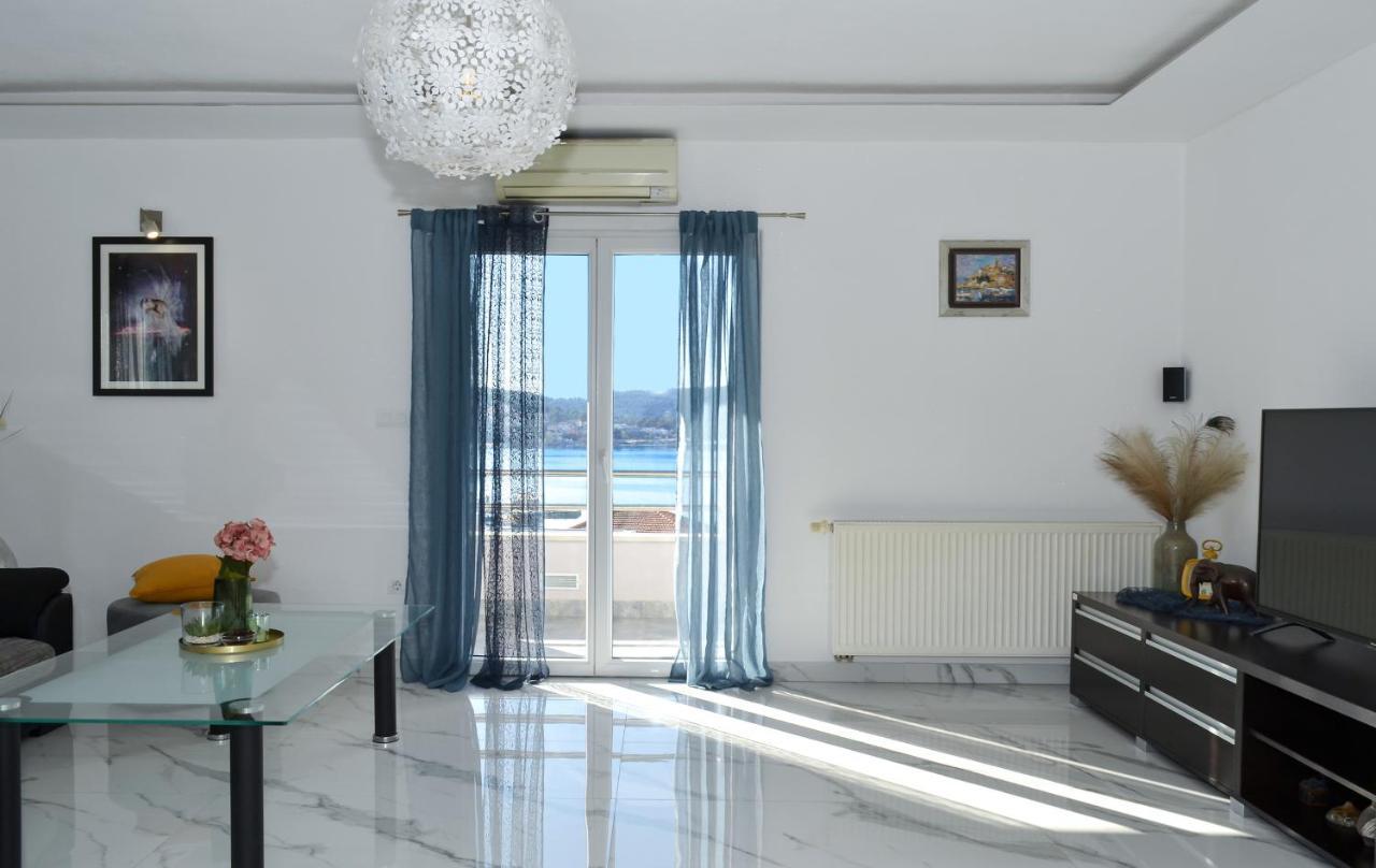 Copacabana Beach Apartments Trogir Ngoại thất bức ảnh