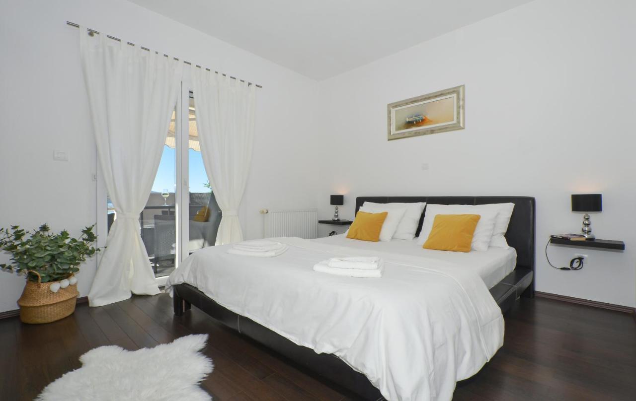 Copacabana Beach Apartments Trogir Ngoại thất bức ảnh