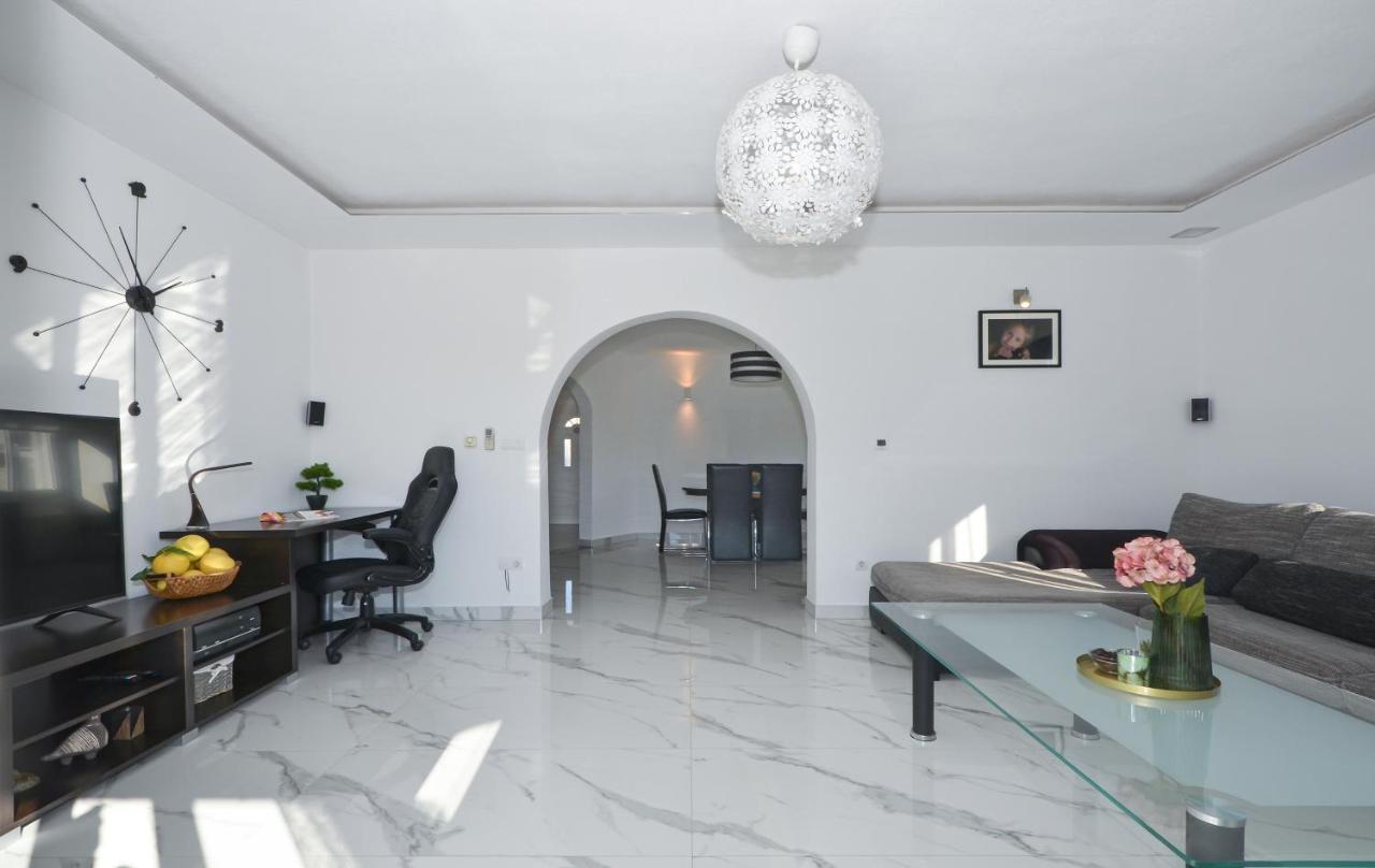 Copacabana Beach Apartments Trogir Ngoại thất bức ảnh