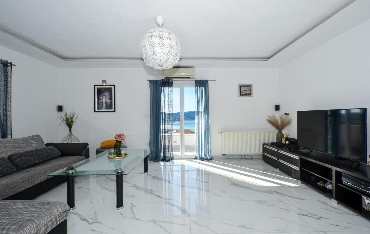 Copacabana Beach Apartments Trogir Ngoại thất bức ảnh